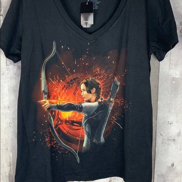 NWT Torrid Huger Games Catching Fire Tee size 1 / US size 14/16 - Picture 4 of 8